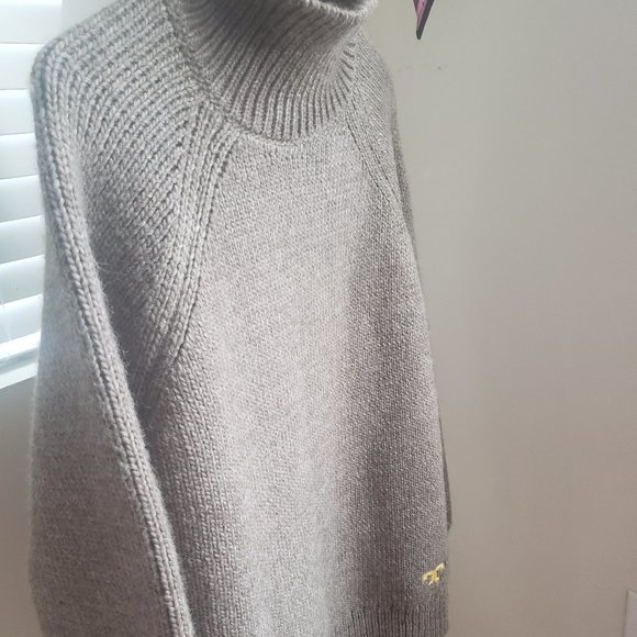 Brand new! Tory Burch RAGLAN TURTLENECK